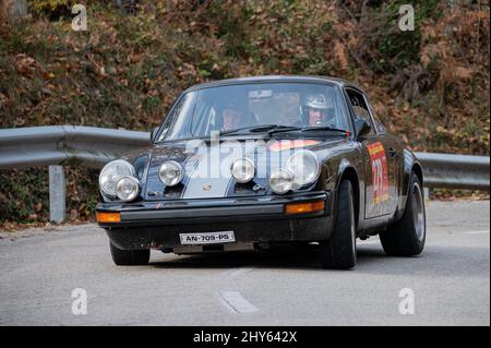 Eine 69. Ausgabe der Costa Brava Rallye Porsche 911 Carrera Stockfoto