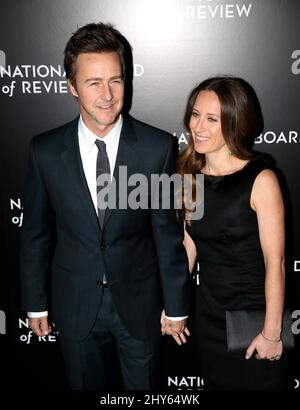 Edward Norton und Shauna Robertson nahmen an der National Board of Review Gala 2015 in New York Teil Stockfoto