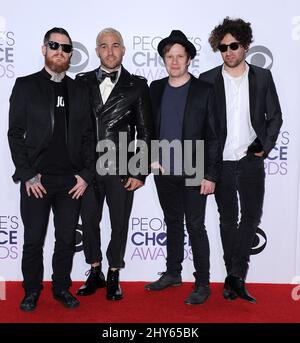 Andy Hurley, Peter Wentz, Patrick Stump, Joe Trohman von Fall Out Boy bei der Ankunft bei den People's Choice Awards im Nokia Theater am Mittwoch, den 7. Januar 2015, in Los Angeles. Stockfoto