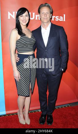 Kyra Zagorsky, Steven Weber bei der NBCUniversal TCA Winter Press Tour im Langham Huntington Hotel Stockfoto