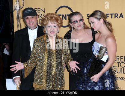 Todd Fisher, Debbie Reynolds, Carrie Fisher und Billie Lourd im Presseraum bei den Annual Screen Actors Guild Awards 21. im Shrine Auditorium Stockfoto