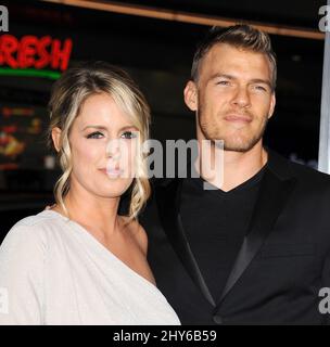 Alan Ritchson, Catherine Ritchson bei der Premiere von „Project Almanac“ in Los Angeles im TCL Chinese Theatre Stockfoto