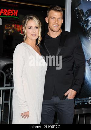 Alan Ritchson, Catherine Ritchson bei der Premiere von „Project Almanac“ in Los Angeles im TCL Chinese Theatre Stockfoto