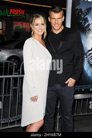 Alan Ritchson, Catherine Ritchson bei der Premiere von „Project Almanac“ in Los Angeles im TCL Chinese Theatre Stockfoto