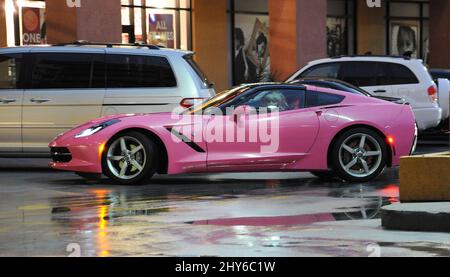 Billboard Queen Angelyne fährt in ihrer brandneuen Pink Corvette durch Hollywood, 30. Januar 2015 Hollywood, ca. Stockfoto