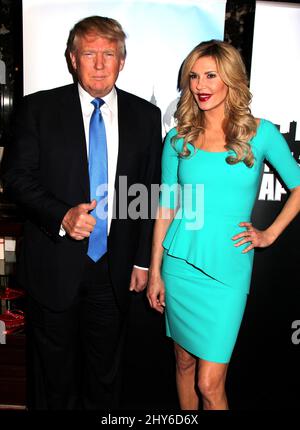 Donald Trump und Brandi Glanville nehmen an dem Red Carpet Event „Celebrity Apprentice“ in den Trump Towers in New York City Teil Stockfoto