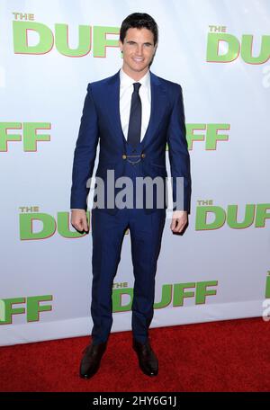 Robbie Amell bei der Ankunft zur Duff-Fanvorführung, die in den TCL Chinese 6 Theatres, Hollywood, Los Angeles, stattfand. Stockfoto