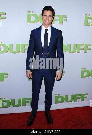 Robbie Amell bei der Ankunft zur Duff-Fanvorführung, die in den TCL Chinese 6 Theatres, Hollywood, Los Angeles, stattfand. Stockfoto