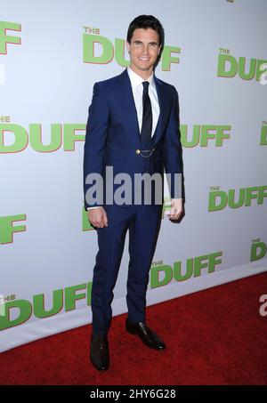 Robbie Amell bei der Ankunft zur Duff-Fanvorführung, die in den TCL Chinese 6 Theatres, Hollywood, Los Angeles, stattfand. Stockfoto