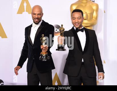 Common & John Legend beim Pressesaal der Annual Academy Awards 87. im Dolby Theater in Los Angeles, Kalifornien. Stockfoto