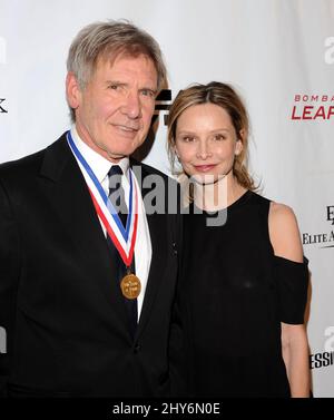 21. Januar 2011 Beverly Hills, Ca. Harrison Ford und Calista Flockhart 2011 „Living Legends of Aviation“ Awards – Ankunft im Beverly Hilton Stockfoto