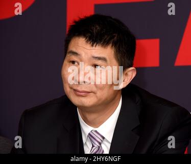 Wenbiao Tang als Zhenjiang Media Group und Legend River Entertainment veranstalten eine Pressekonferenz, um eine neue Theaterproduktion von „Pearl“ basierend auf dem Leben von Pearl S. Buck im Beverly Hilton Hotel anzukündigen Stockfoto