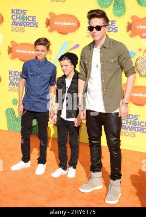 Brooklyn Beckham, Romeo Beckham, Cruz Beckham kommen am Samstag, den 28. März 2015, bei Nickelodeon's jährlichen Kids' Choice Awards 28. im Forum an Stockfoto