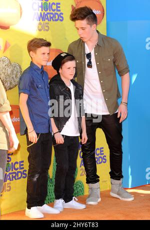 Brooklyn Beckham, Romeo Beckham, Cruz Beckham kommen am Samstag, den 28. März 2015, bei Nickelodeon's jährlichen Kids' Choice Awards 28. im Forum an Stockfoto