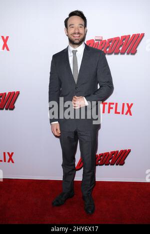 Charlie Cox bei der Premiere von „Daredevil“ in Los Angeles Stockfoto