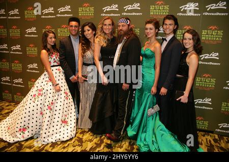 Bella Robertson, Will Robertson, Rebecca Robertson, Korie Robertson, Willie Robertson, Sadie Robertson, John Luke Robertson, Mary Kate McEacharn nehmen am 15. April 2015 an der Eröffnungsnacht von Duck Commander the Musical im Crown Theater im Rio All-Suite Hotel & Casino in Las Vegas, Nevada, Teil. Stockfoto