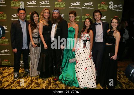 Will Robertson, Rebecca Robertson, Korie Robertson, Willie Robertson, Sadie Robertson, Bella Robertson, John Luke Robertson, Mary Kate McEacharn nehmen am 15. April 2015 an der Eröffnungsnacht von Duck Commander The Musical im Crown Theater im Rio All-Suite Hotel & Casino in Las Vegas, Nevada, Teil. Stockfoto