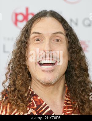 „Weird Al“ Yankovic bei Autogrammen an der LINQ Promenade in Las Vegas, Nevada. Stockfoto