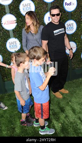 Mark Wahlberg, Rhea Durham bei der Safe Kids Day Veranstaltung, Los Angeles Stockfoto