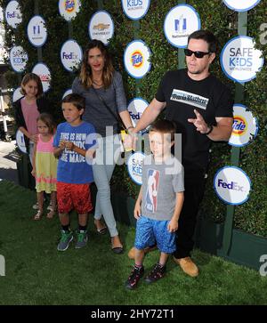 Mark Wahlberg, Rhea Durham bei der Safe Kids Day Veranstaltung, Los Angeles Stockfoto