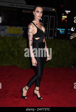 Cara Delevingne beim Besuch des Metropolitan Museum of Art Met Gala, in New York City, USA. Stockfoto
