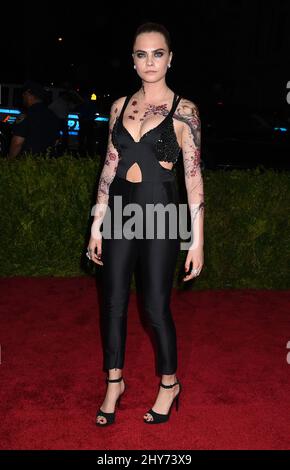 Cara Delevingne beim Besuch des Metropolitan Museum of Art Met Gala, in New York City, USA. Stockfoto
