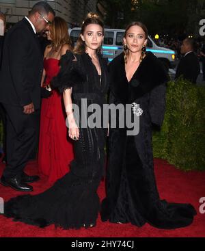 Mary-Kate Olsen und Ashley Olsen nahmen an der Gala des Metropolitan Museum of Art in New York City, USA, Teil. Stockfoto