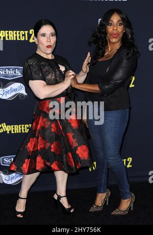 Alex Borstein, Niecy Nash bei der Weltpremiere von Pitch Perfect 2 in Los Angeles, Kalifornien. Stockfoto