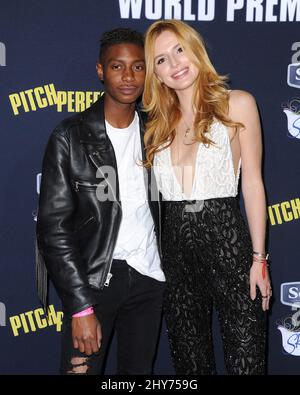 Bella Thorne bei der Weltpremiere von Pitch Perfect 2 in Los Angeles, Kalifornien. Stockfoto