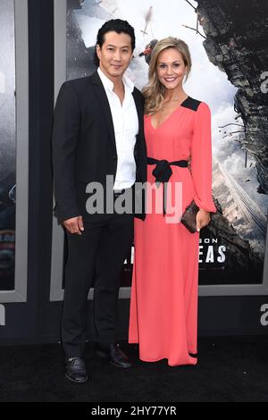 Will Yun Lee und Jennifer Birmingham Lee bei der Premiere von „San Andreas“ im TCL Chinese Theatre in Los Angeles, USA. Stockfoto