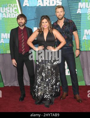 Dave Haywood, Hillary Scott, Charles Kelley, Lady Antebellum bei den CMT Music Awards 2015 Stockfoto