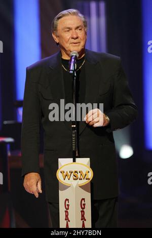 9. Oktober 2010 Nashville, Tn. Jim Ed Brown Grand Ole Opry fand im Grand Ole Opry House statt Stockfoto