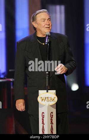 9. Oktober 2010 Nashville, Tn. Jim Ed Brown Grand Ole Opry fand im Grand Ole Opry House statt Stockfoto