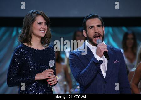 Michelle Nunes, Kenny Florian während der jährlichen Hooters International Swimsuit Pageant 19., The Joint im Hard Rock Hotel & Casino Stockfoto