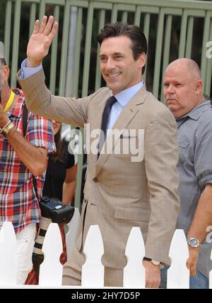 Jon Hamm nimmt an der Premiere von „Minions“ in Los Angeles im Shrine Auditorium Teil. Stockfoto