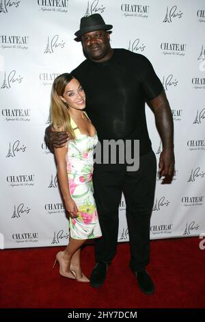 Shaquille O'Neal mit Laticia Rolle als DJ Diesel im Chateau Nightclub & Rooftop in Paris in Las Vegas, USA, zurück. Stockfoto