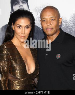 Dr. Dre, Andre Romelle Young und Nicole Young bei der Premiere von „Straight Outta Compton“ in Los Angeles Stockfoto