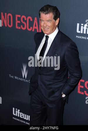 Pierce Brosnan bei der Premiere von No Escape im Regal Cinemas L.A. LIVE, Los Angeles. Stockfoto