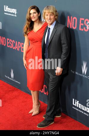 Owen Wilson, Lake Bell, nimmt an der Premiere von „No Escape“ der Weinstein Company in Regal Cinemas L.A. Teil Live am 17. August 2015 in Los Angeles, Kalifornien. Stockfoto
