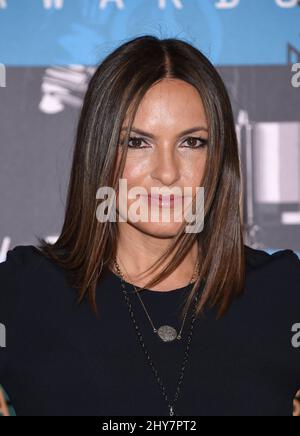 Mariska Hargitay kommt auf dem roten Teppich bei den MTV Video Music Awards 2015 im Microsoft Theater, Los Angeles. Stockfoto