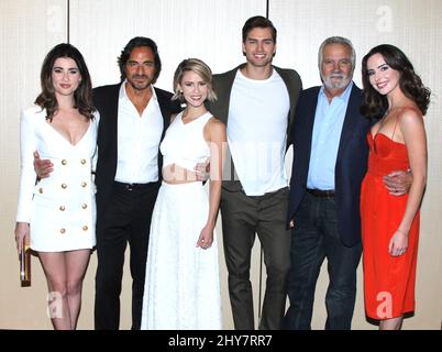 Jacqueline MacInnes Wood, Thosten Kaye, Linsey Godfrey, Pierson Fode, John McCook & Ashleigh Brewer nahmen an dem mutigen und schönen „Pop-up“-Fan-Event im Marriott Marquis Hotel in New York, USA, Teil. Stockfoto