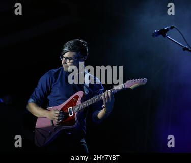 Ben Gibbard von Death Cab for Cutie tritt während des Life is Beautiful Festivals in Las Vegas, Sonntag, 27. September 2015, auf. Stockfoto