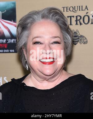 Kathy Bates nimmt an der Weltpremiere „American Horror Story: Hotel“ im Regal Cinema in LA Live Teil. Stockfoto