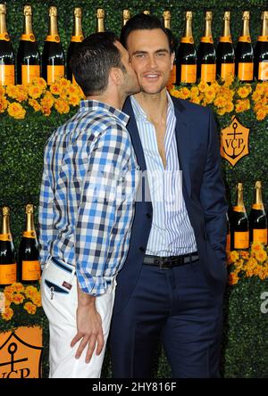 Cheyenne Jackson, Jason Landau, Teilnahme an der sechsten jährlichen Veuve Clicquot Polo Classic, Los Angeles, die im will Rogers State Historic Park in Kalifornien, USA, stattfindet. Stockfoto