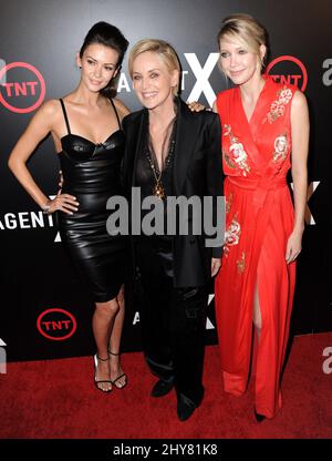 Olga Fonda, Sharon Stone, Carolyn Stotesbery TNT's „Agent X“ Premiere fand im London Hotel statt Stockfoto