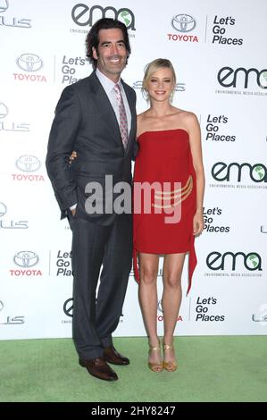 Carter Oosterhouse und Amy Smart nahmen am 25.. Jahrestag der Environmental Media Association in den Warner Brother Studios Lot Teil Stockfoto