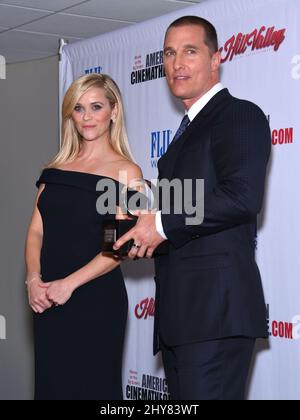 Reese Witherspoon und Matthew McConaughey kommen für den American Cinematheque Award 29. zu Ehren von Reese Witherspoon im Hyatt Regency Century Plaza, Los Angeles, an. Stockfoto