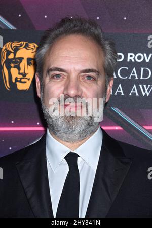 Sam Mendes kommt für die Jaguar Land Rover British Academy Britannia Awards 2015 an, die American Airlines im Beverly Hilton Hotel, Beverly Hills, Los Angeles, verliehen hat. Stockfoto