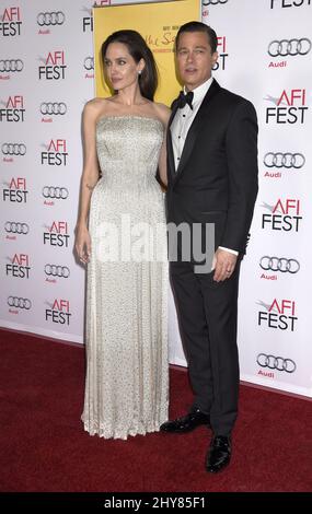 Angelina Jolie und Brad Pitt nehmen an der Gala zur Eröffnung der Weltpremiere am AFI-Filmfestival am Meer Teil, die im chinesischen Theater in Los Angeles, USA, stattfindet. Stockfoto