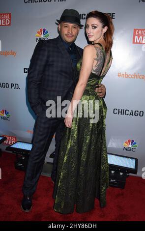 Joe Minoso und Caitlin Murphy Miles NBC's 'Chicago Fire', 'Chicago P.D.' und 'Chicago Med' Feier Stockfoto